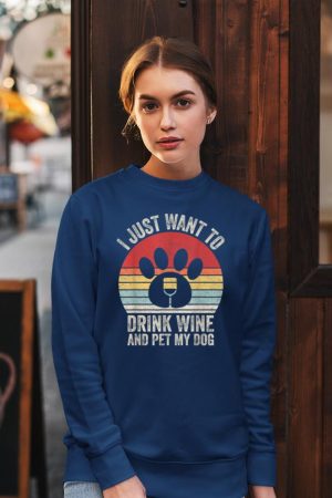 Vintage Retro I Just Want To Drink Wine And Pet My Dog Funny Sweatshirt