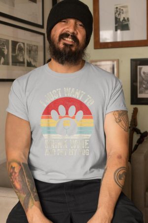 Vintage Retro I Just Want To Drink Wine And Pet My Dog Funny T-Shirt