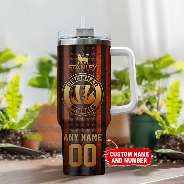 Cincinnati Bengals NFL Golden Logos US Flag Custom Stanley Quencher 30oz-40oz Stainless Steel Tumbler Hot And Cold Tumbler - Image 2