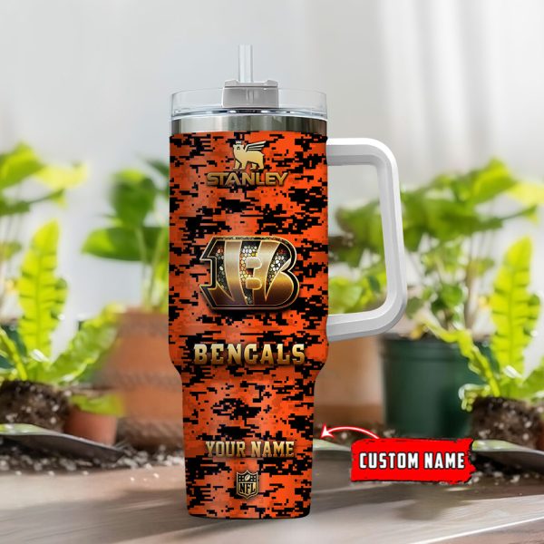 Cincinnati Bengals NFL Camouflage Golden Logo Custom Stanley Quencher 30oz-40oz Stainless Steel Tumbler Hot And Cold Tumbler - Image 2