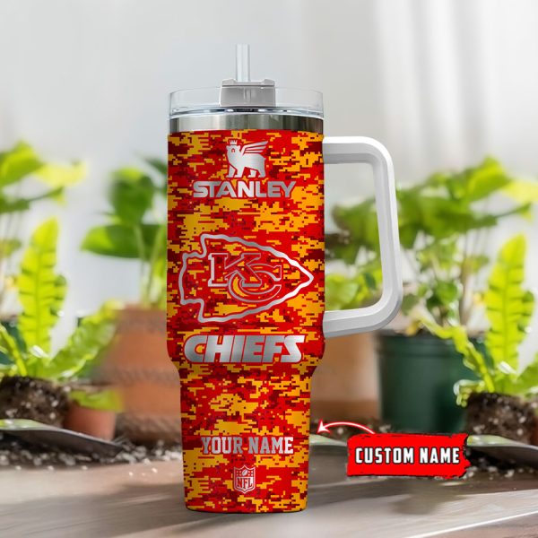 Kansas City Chiefs NFL Camouflage Silver Logo Custom Stanley Quencher 30oz-40oz Stainless Steel Tumbler Hot And Cold Tumbler - Image 2