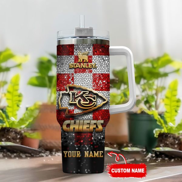 Kansas City Chiefs NFL Glitter Golden Logo Custom Stanley Quencher 30oz-40oz Stainless Steel Tumbler Hot And Cold Tumbler - Image 2