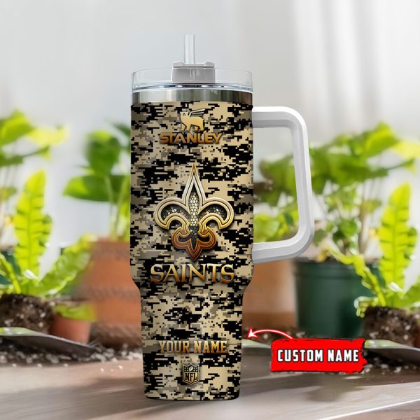 New Orleans Saints NFL Camouflage Golden Logo Custom Stanley Quencher 30oz-40oz Stainless Steel Tumbler Hot And Cold Tumbler - Image 2