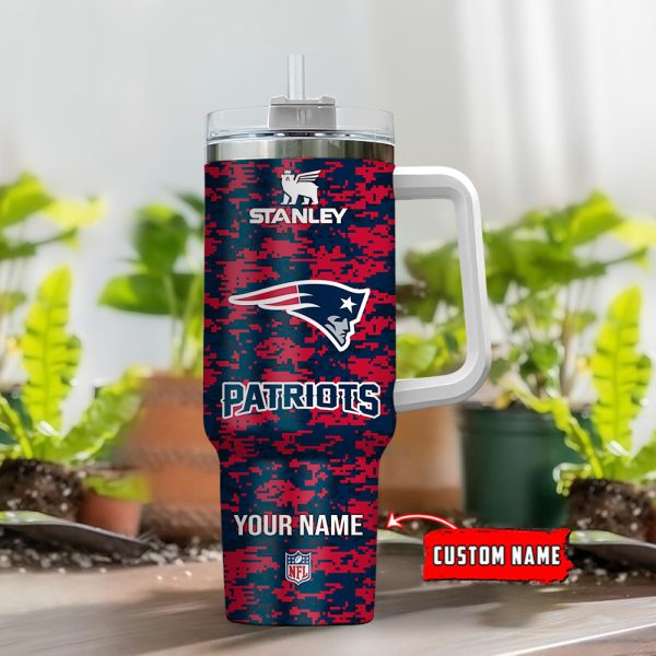 New England Patriots NFL Camouflage Custom Stanley Quencher 30oz-40oz Stainless Steel Tumbler Hot And Cold Tumbler - Image 2