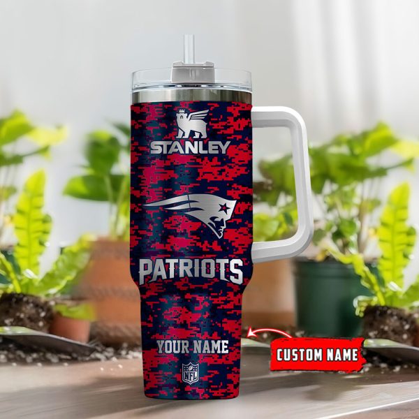 New England Patriots NFL Camouflage Silver Logo Custom Stanley Quencher 30oz-40oz Stainless Steel Tumbler Hot And Cold Tumbler - Image 2