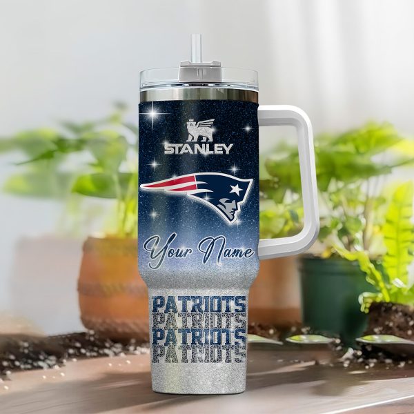 New England Patriots NFL Glitter Custom Stanley Quencher 30oz-40oz Stainless Steel Tumbler Hot And Cold Tumbler - Image 2