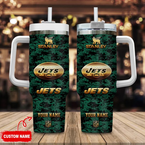 New York Jets NFL Camouflage Golden Logo Custom Stanley Quencher 30oz-40oz Stainless Steel Tumbler Hot And Cold Tumbler
