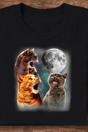 3 Cat Moon - Howling Cat Head for Cat Lovers, Cat Mom & Dad T-Shirt